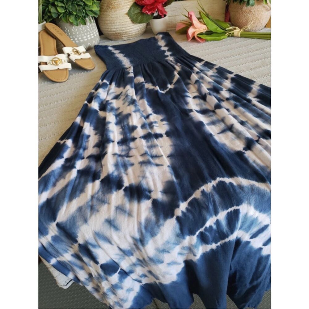 Blue and white tie dye design long strapless maxi dress. - Picture 5 of 10